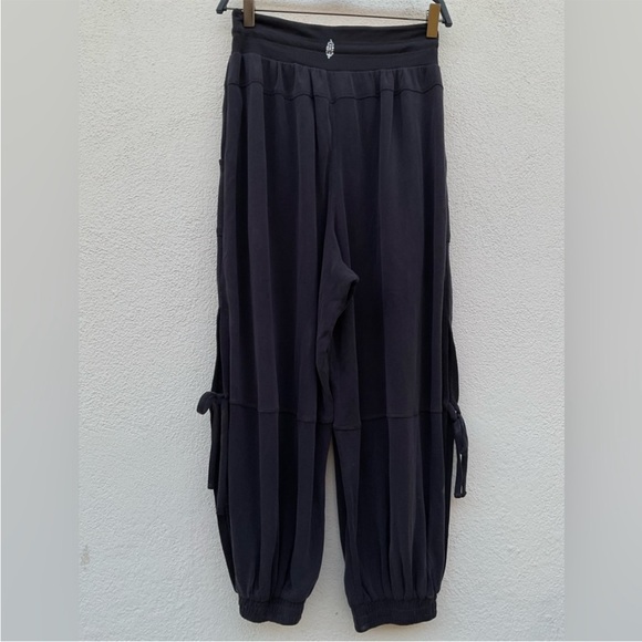 FP Movement Goldie Yoga Flow Drawstring Waistband Sweatpants in Brushed Black XS - Picture 7 of 10